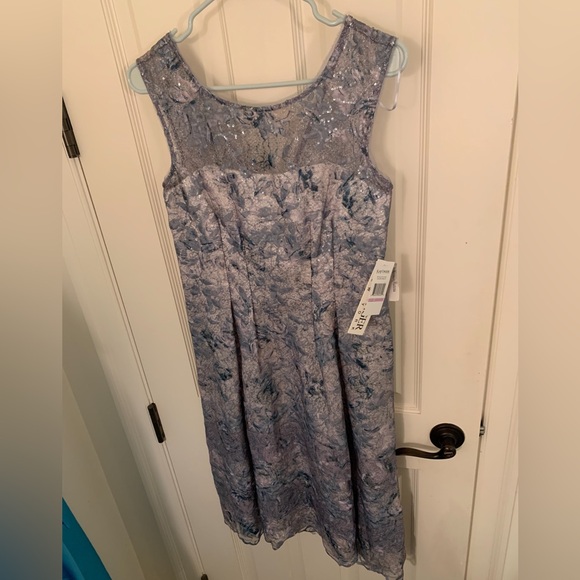 Kay Unger Dresses & Skirts - Elegant Blue Floral Dress